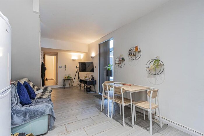 1 Bedroom Flat To Rent In Howard Gardens, Roath, CF24