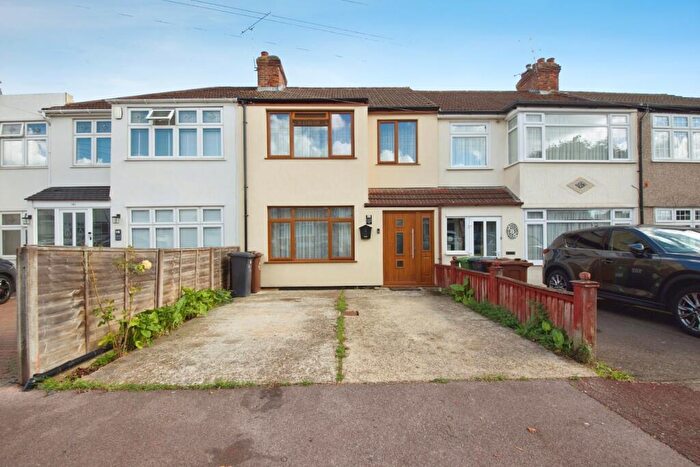 3 Bedroom Terraced House For Sale In Gorseway, Romford, RM7