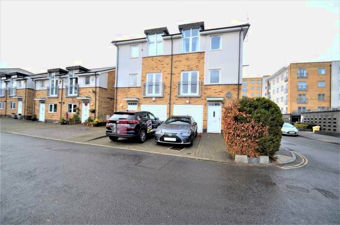 4 Bedroom Town House To Rent In Brazier Crescent, Northolt, UB5