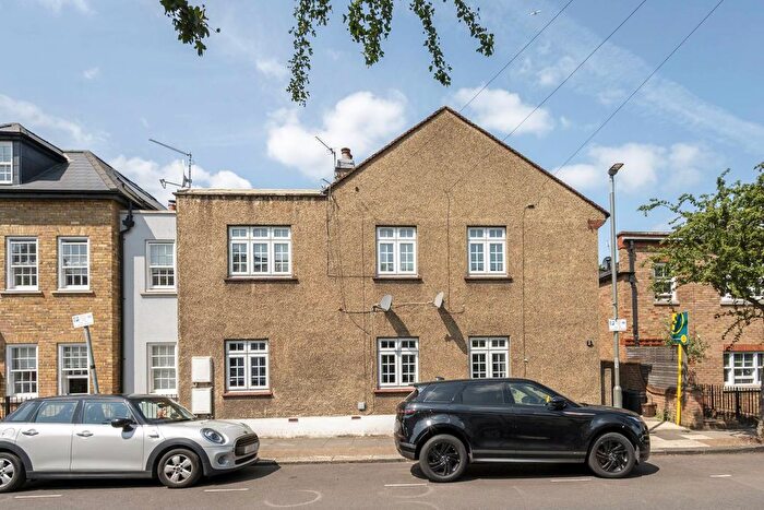 3 Bedroom Flat To Rent In Sefton Street, West Putney, London, SW15