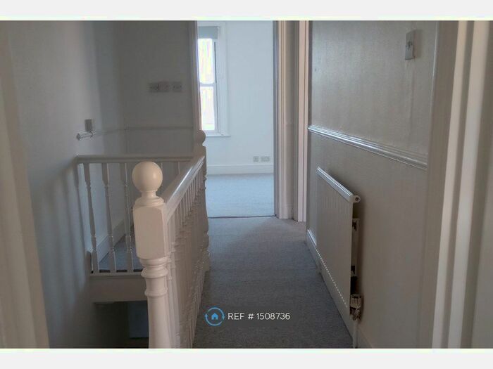 3 Bedroom Flat To Rent In Wellsway, Bath, BA2