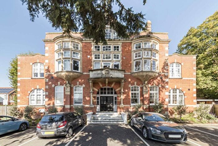 2 Bedroom Flat To Rent In Coombe Road, Kingston Upon Thames, KT2