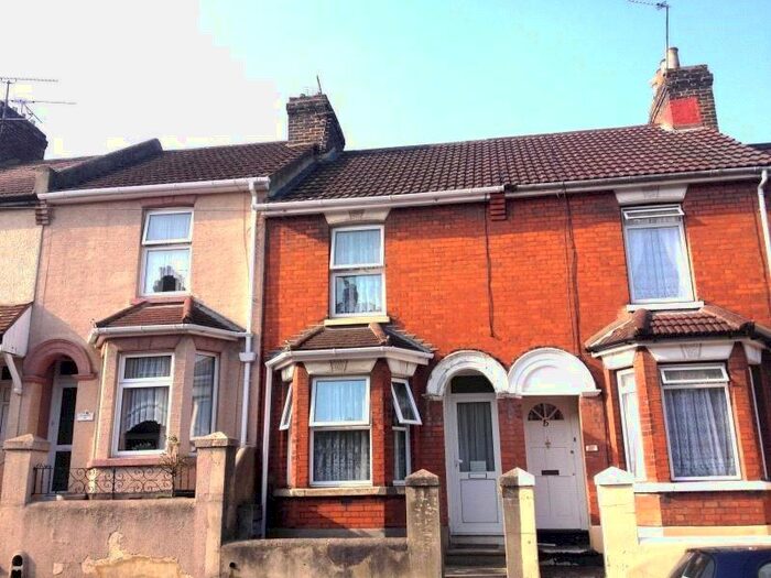 3 Bedroom Terraced House To Rent In Curzon Road, Chatham, Kent, ME4