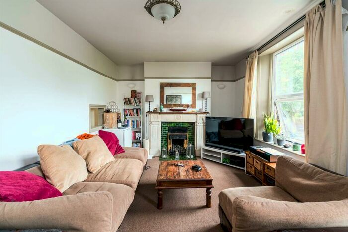 3 Bedroom Apartment To Rent In Grove Lane, London, SE5