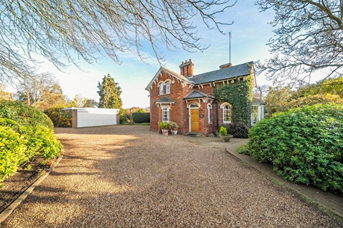 3 Bedroom Detached House For Sale In Church Lane, Bedford, MK41