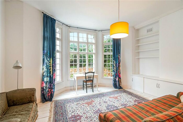 1 Bedroom Apartment To Rent In Grove Park, Camberwell, London, SE5