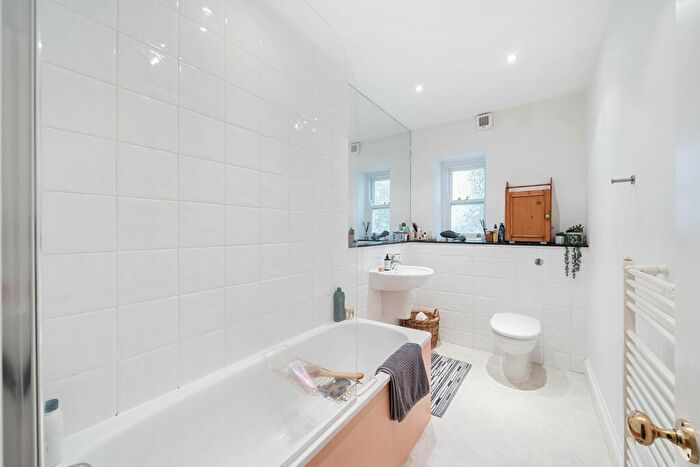 3 Bedroom Flat To Rent In Swan Road, Harrogate, North Yorkshire, HG1