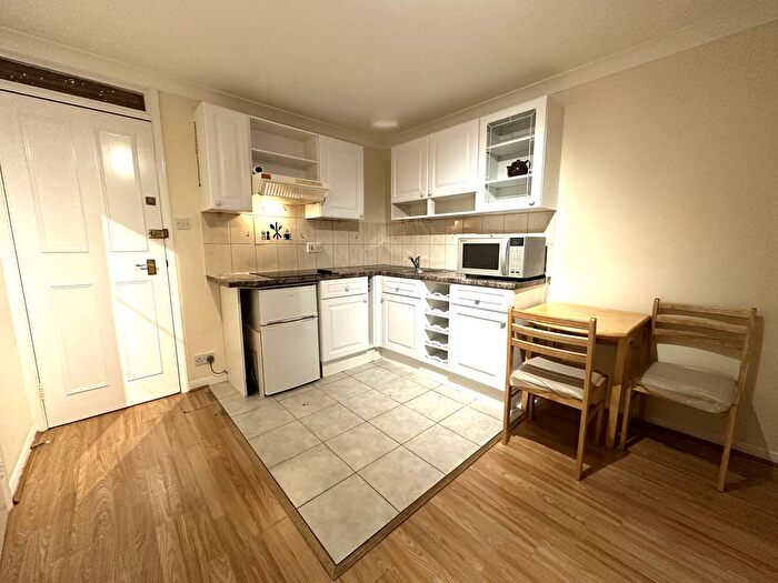 Studio To Rent In Rowan Close, South Ealing, London, W5