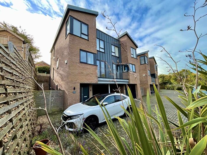 3 Bedroom Semi-Detached House For Sale In Denton Road, Newhaven, BN9