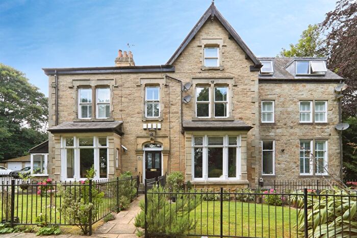 2 Bedroom Flat For Sale In Old Park Road, Leeds, LS8