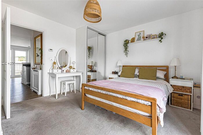 2 Bedroom Flat For Sale In Crusade Way, Rochester, Kent, ME2