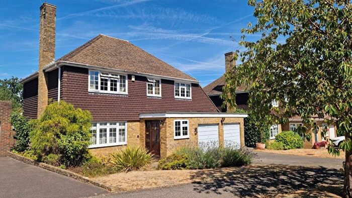 5 Bedroom Detached House For Sale In Thorley Gardens, Pyrford, GU22