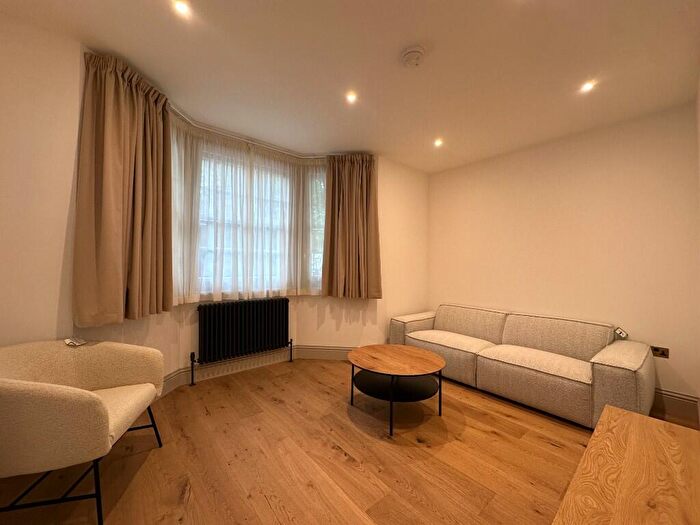 3 Bedroom Flat To Rent In Wooler Street, Walworth Village, SE17