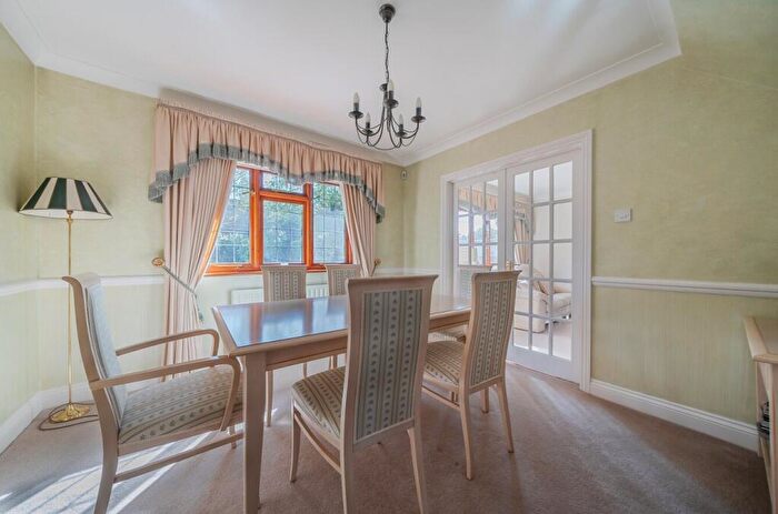 3 Bedroom Detached House For Sale In Woodside Road, Bromley, BR1