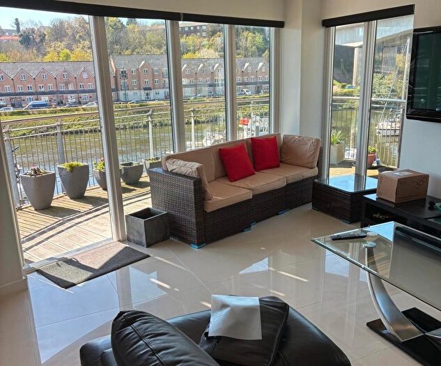 3 Bedroom Flat To Rent In Alexandria, Watkiss Way, Cardiff, CF11