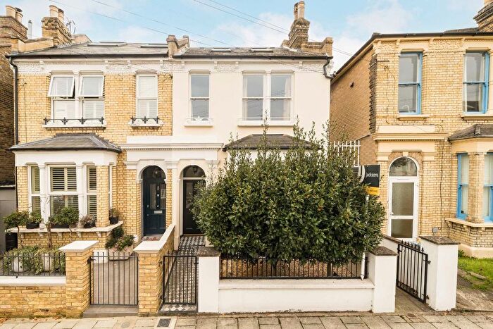 5 Bedroom Semi-detached House For Sale In Sarsfeld Road, Balham, SW12