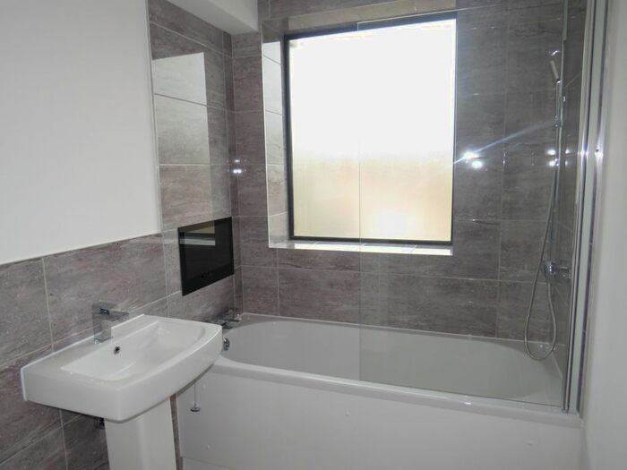 1 Bedroom Flat To Rent In Carlton Square, Carlton, Nottingham, NG4