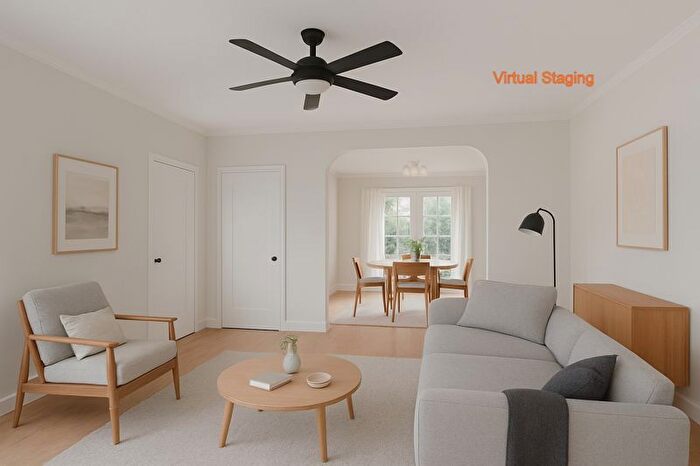 2 Bedroom Flat For Sale In Chiltern Way, Tonbridge, TN9