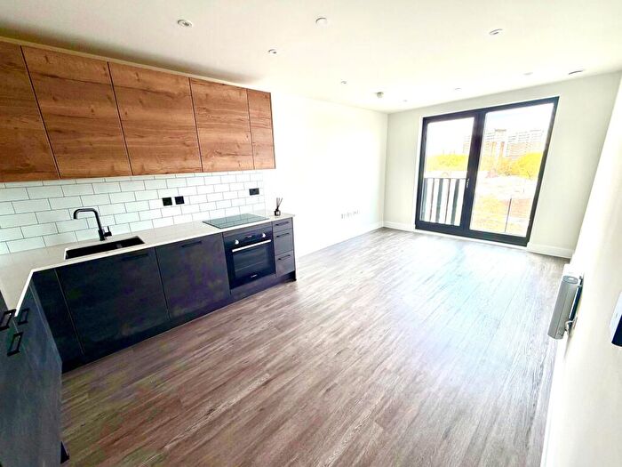 1 Bedroom Apartment To Rent In Curzon Wharf, Glasswater Locks, B4