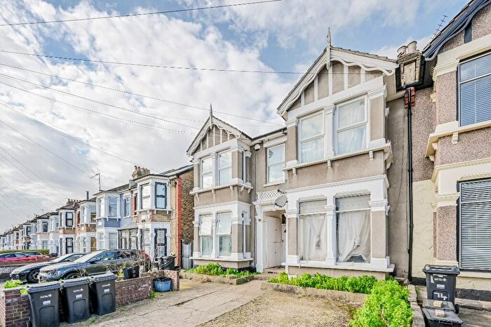 1 Bedroom Flat For Sale In Mayfair Avenue, Ilford, London, IG1