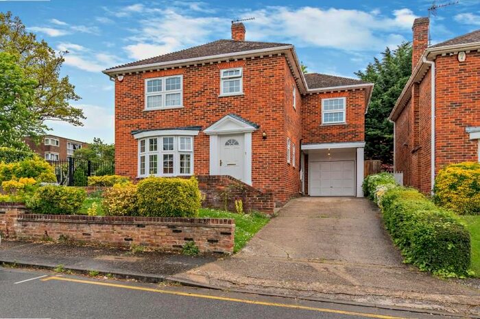 4 Bedroom Detached House To Rent In Greenheys Close, Northwood, HA6