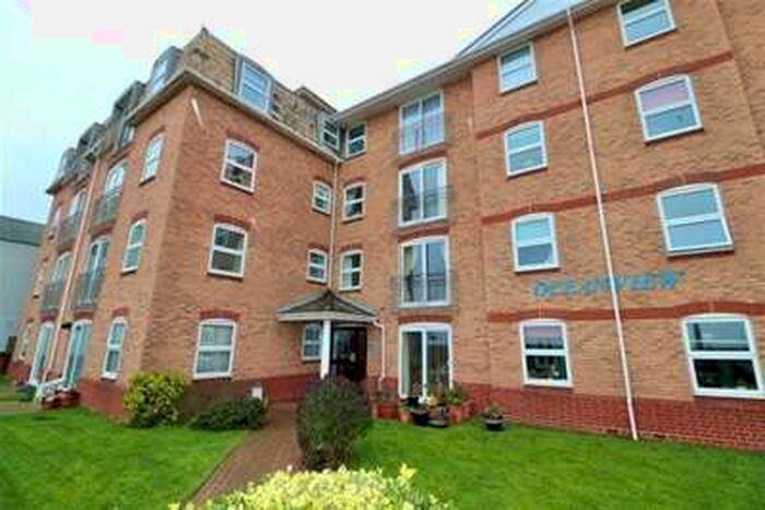 2 Bedroom Flat To Rent In Ocean View, Princes Esplanade, Walton-on-the-naze, CO14