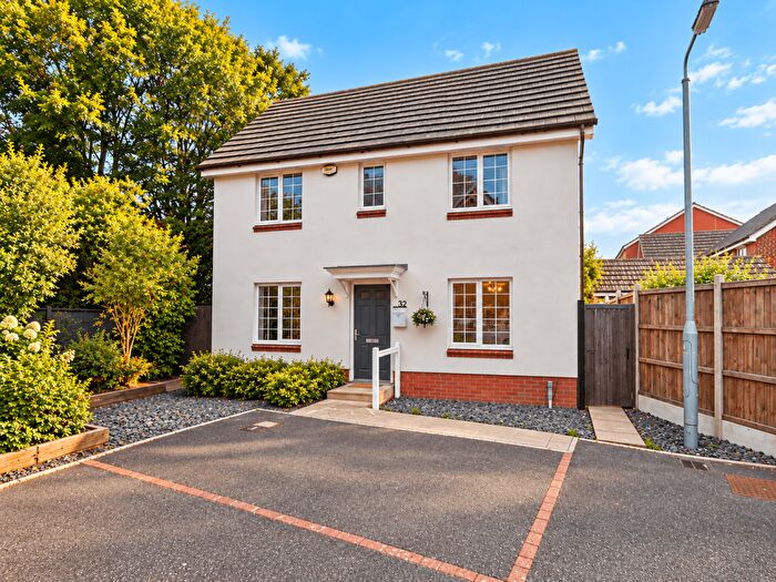 3 Bedroom Detached House For Sale In Braiding Crescent Braintree, CM7