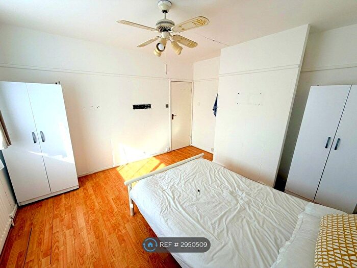 2 Bedroom Flat To Rent In Jonson Close, Mitcham, CR4