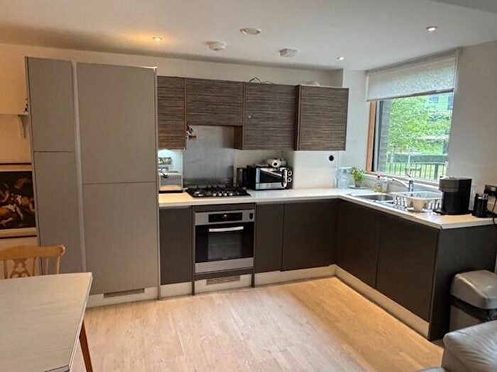 1 Bedroom Flat To Rent In Triangle Apartments, Manchester Road, Docklands, E14