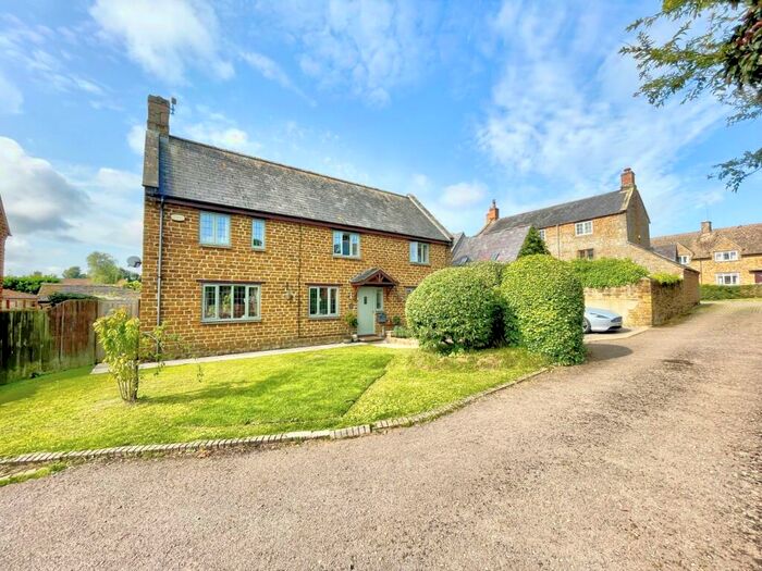 4 Bedroom Detached House For Sale In Lime Avenue, Eydon, NN11