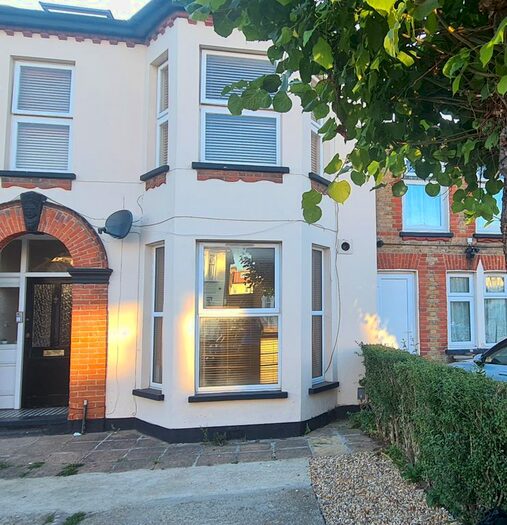 1 Bedroom Flat To Rent In Norfolk Road, Ilford, IG3