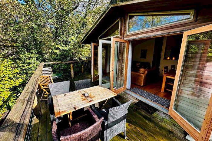 2 Bedroom Lodge For Sale In Stonerush Valley, Stonerush Lakes, Lanreath, Looe, Cornwall, PL13