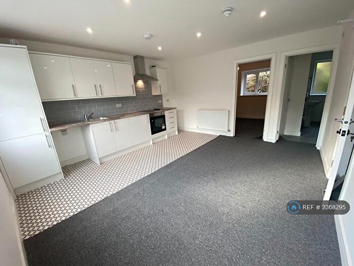 1 Bedroom Flat To Rent In Pentre, Pentre, CF41