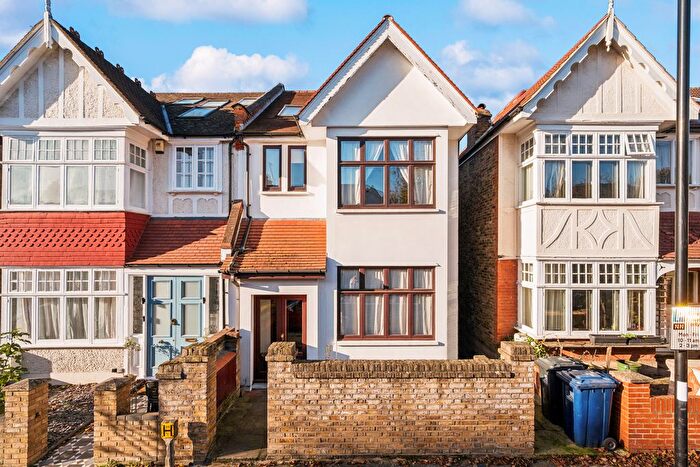 4 Bedroom Property For Sale In Highview Road, Ealing, London, W13