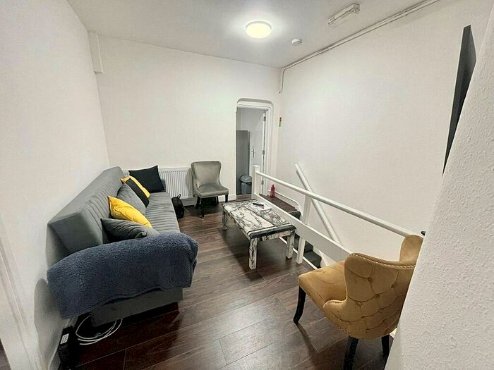 4 Bedroom Flat To Rent In Eastern Avenue, IG2