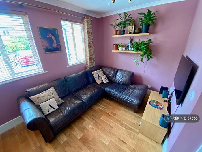 2 Bedroom Flat To Rent In Mermaid Court, London, E8