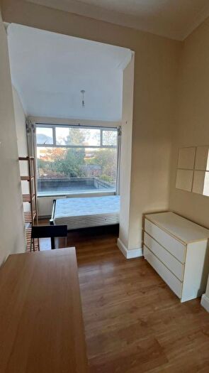 3 Bedroom Flat To Rent In Hammersmith Grove, London, W6