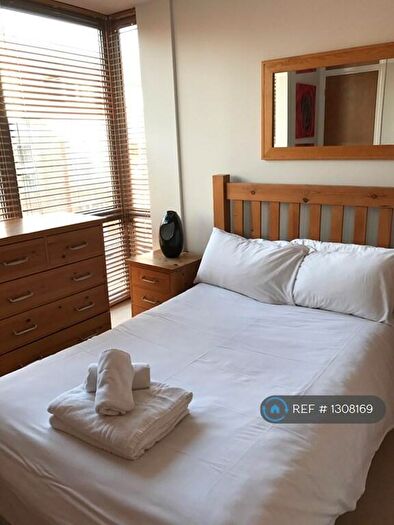 2 Bedroom Flat To Rent In Pelican House, Newbury, RG14