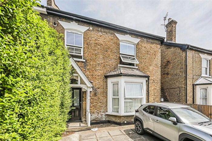 3 Bedroom Apartment For Sale In Alexandra Road, London, N8
