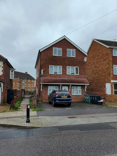1 Bedroom Flat To Rent In Tomswood Hill, Ilford, IG6