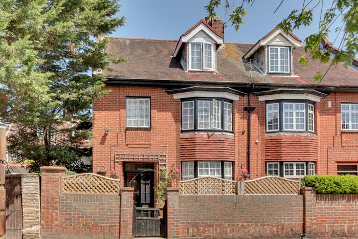 5 Bedroom Semi-Detached House For Sale In Villiers Road, Southsea, PO5