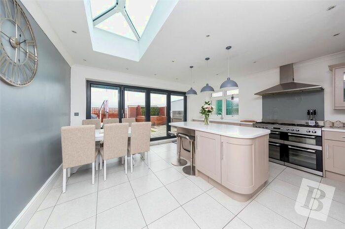 3 Bedroom Semi-Detached House For Sale In Lakeside, Rainham, RM13