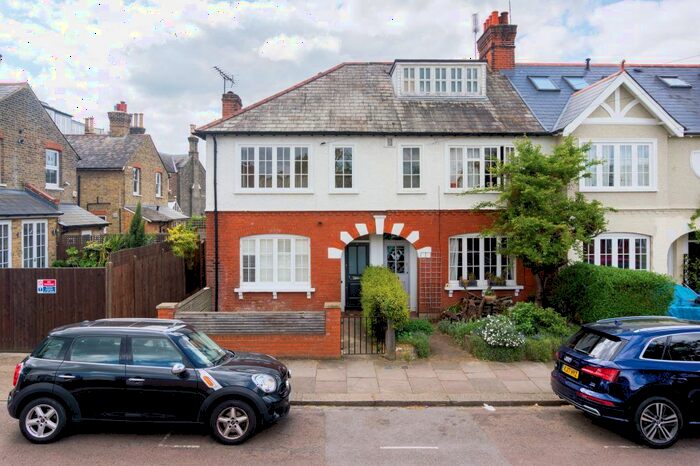 3 Bedroom End Of Terrace House To Rent In Grena Road, Richmond, TW9