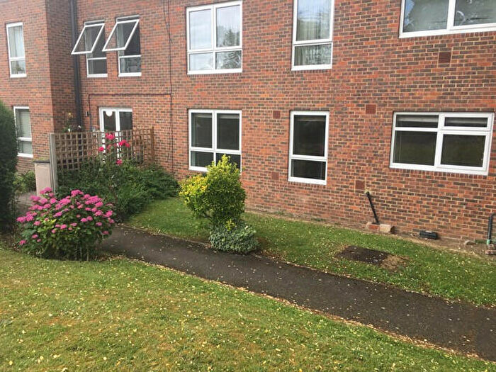 1 Bedroom Apartment To Rent In Briarwood Court, The Avenue, Worcester Park, KT4