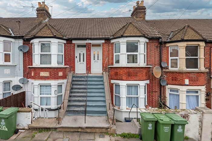 2 Bedroom Flat To Rent In Riverdale Road, Erith, DA8