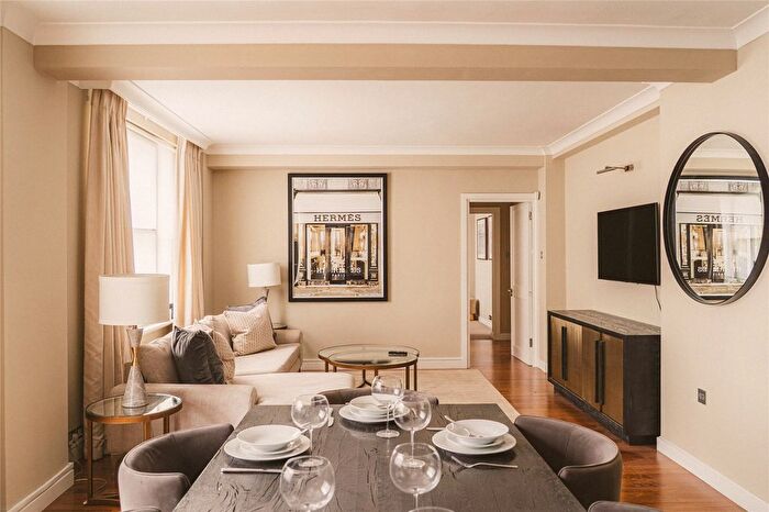 3 Bedroom Flat To Rent In Hill Street, Mayfair, W1J