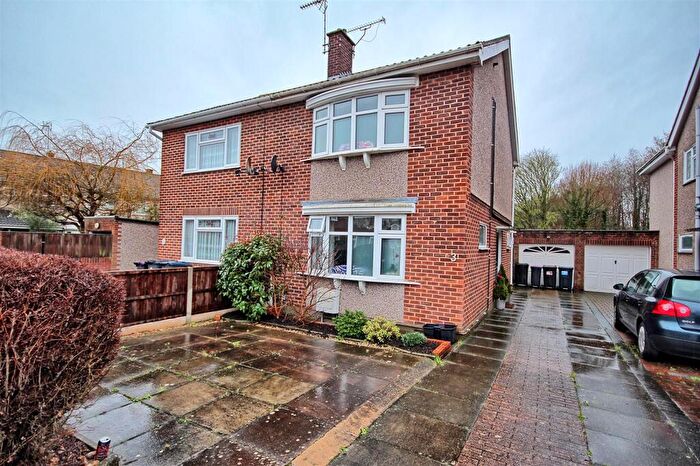 3 Bedroom Semi Detached House For Sale In Salmons Close - Ware, SG12