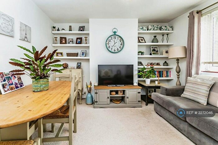 2 Bedroom Flat To Rent In Beechwood Gardens, Caterham, CR3