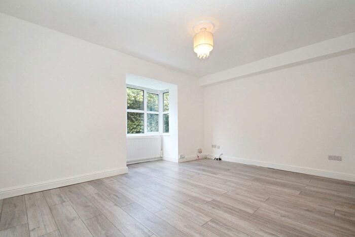 1 Bedroom Flat To Rent In Clarkes Drive, Uxbridge, Greater London, UB8
