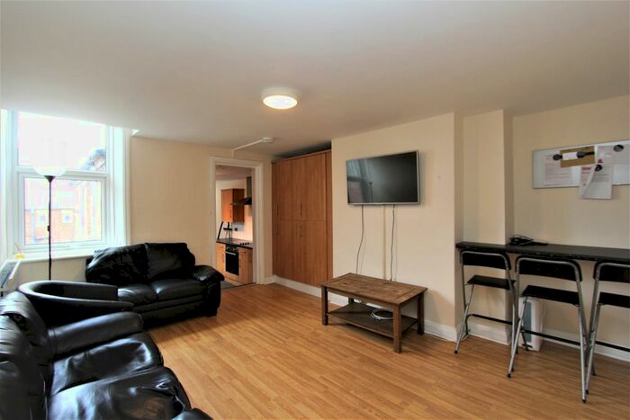 6 Bedroom Flat To Rent In Myrtle Grove, Jesmond, Newcastle Upon Tyne, NE2